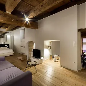 https://la-suite-miroirs-46sq-m-flat-in-the-heart-of-vieux-lyon.hotels-rhonealpes.com
